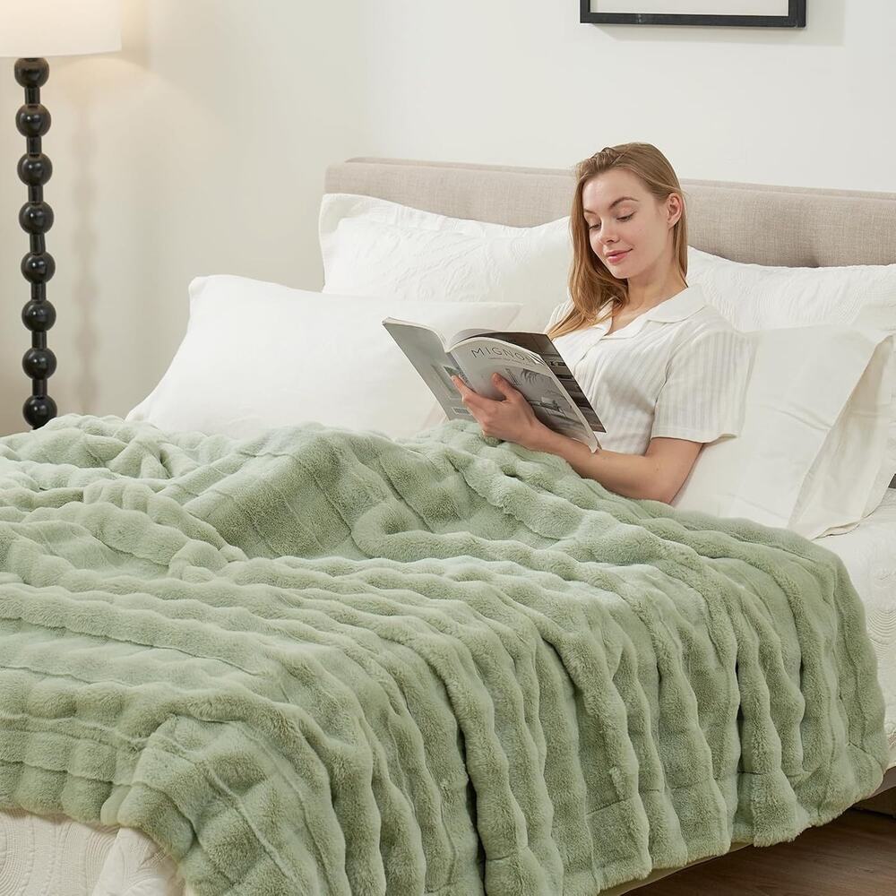 Cozy Bliss Faux Fur Throw Blanket for Couch, Cozy Warm Plush Striped Blanket ... - Picture 3 of 6